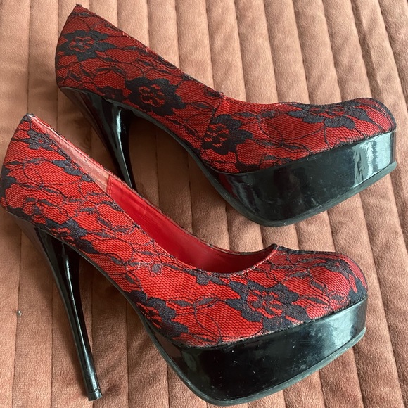 Dollhouse Black/Red Pump Heels - Picture 6 of 7